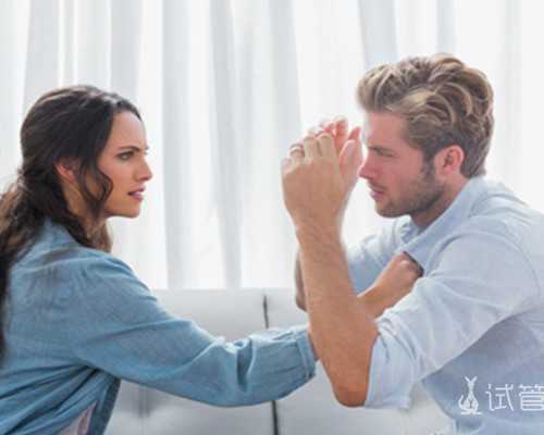 国内同性代生孩子,月经比较正常的人突然三个月没有来月经该怎么办？