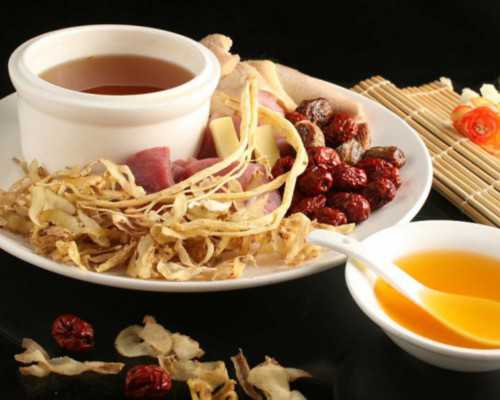 国内代怀生小孩,大姨妈流不出来是什么原因（月经量少吃什么药）